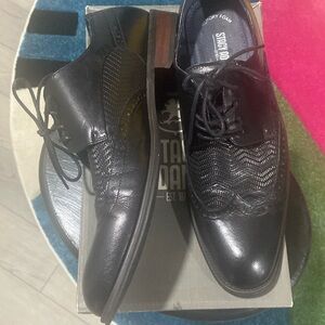 Men’s dress shoes. Size 10M